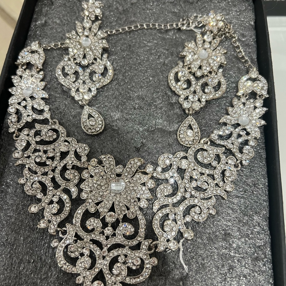 Elegant Silver Necklace and Earring Set